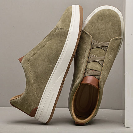 Low-Top Sneakers – Clean Upper & Contrasting Sole