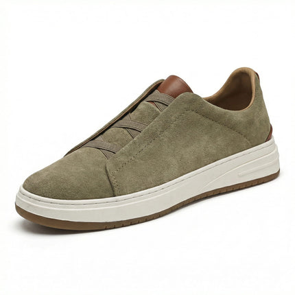 Low-Top Sneakers – Clean Upper & Contrasting Sole