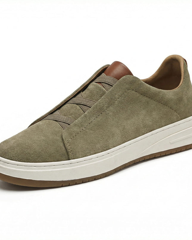 Low-Top Sneakers – Clean Upper & Contrasting Sole
