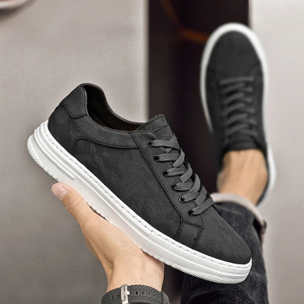 Men’s Low-Top Sneakers with Lace-Up Closure and Patterned Upper
