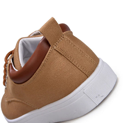 Men’s Casual Sneakers – Contrast Sole & Heel Tab