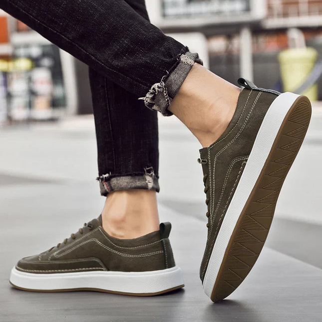 Men’s Contrast Sole Lace-Up Casual Sneakers