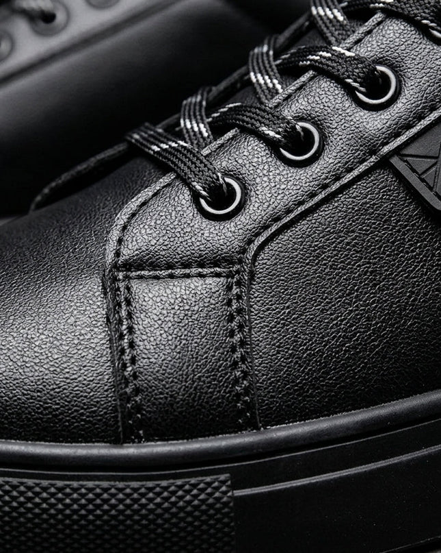Men’s Minimal Low-Top Sneakers