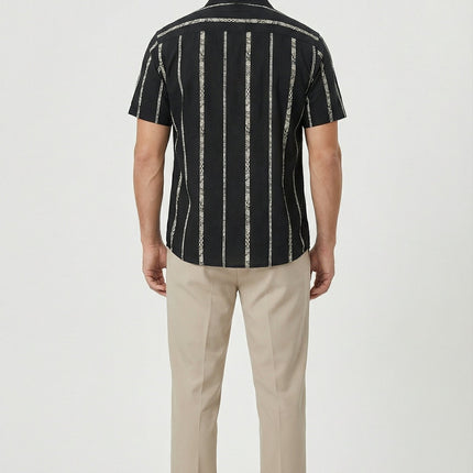 Men’s Vertical Stripe Short Sleeve Shirt
