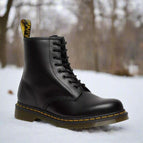 Black / 4